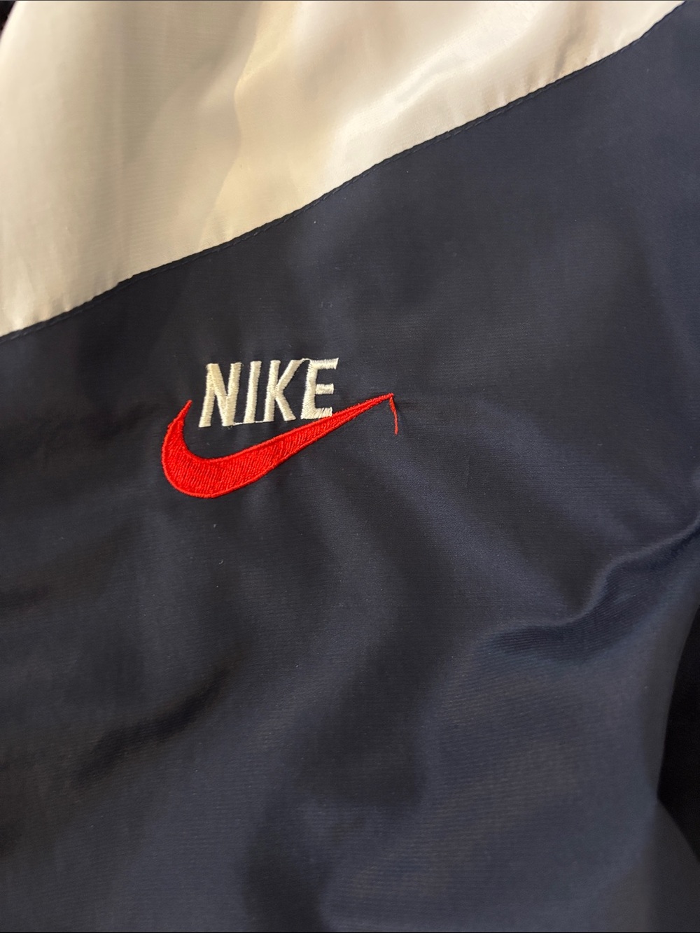 Nike Men's Navy, Red & White Retro Sport Windbreaker - Picture 4 of 7